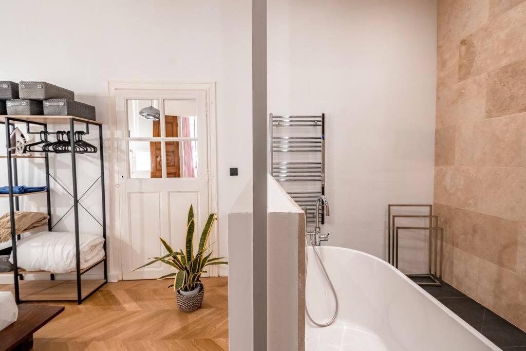 Harmonie Apartment นีมส์ ภายนอก รูปภาพ